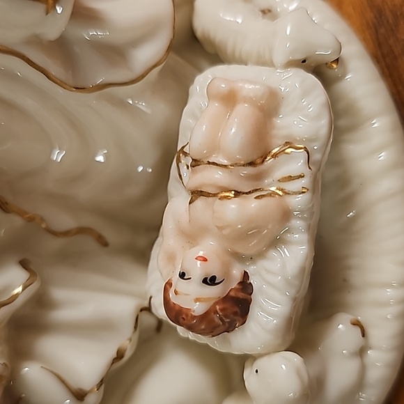 Vintage Porcelain Nativity Figure - Mary, Joseph, Baby Jesus and Lambs - Picture 3 of 6